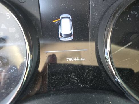 Used 2018 Nissan Rogue SV w/ Premium Package FWD image 13