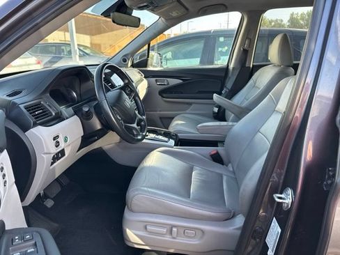Used 2022 Honda Pilot Touring image 5