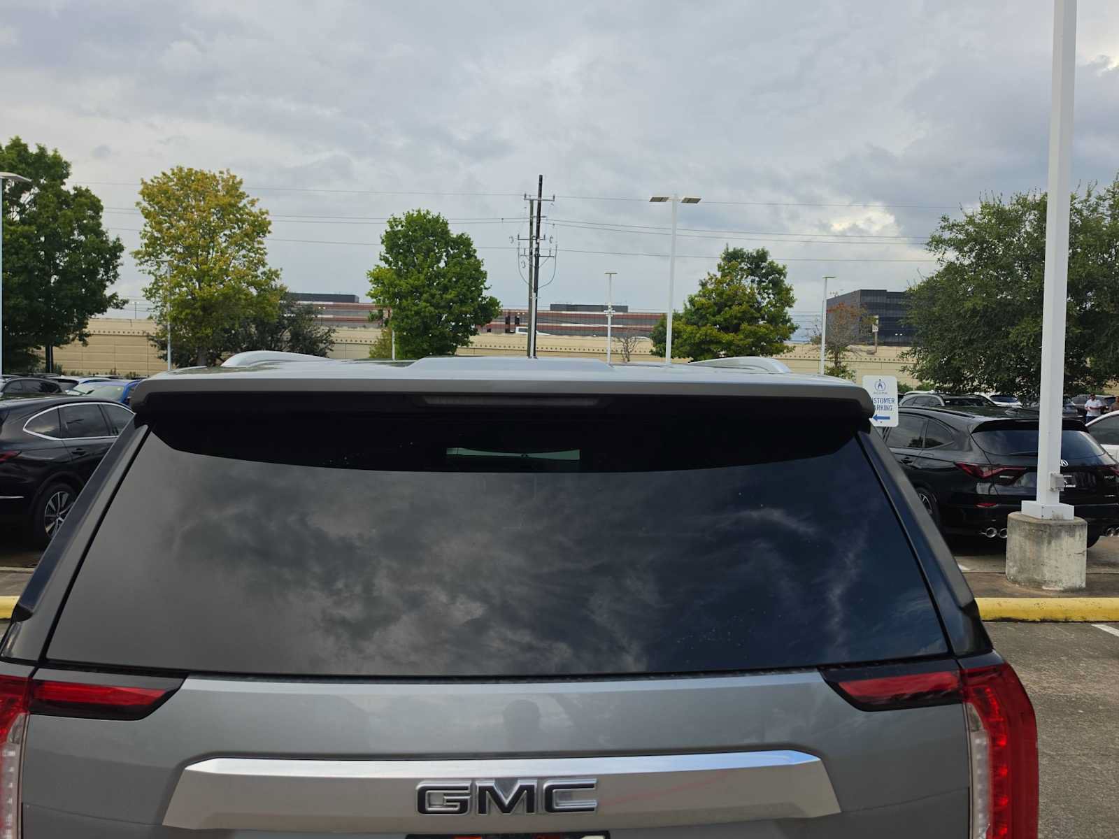 Used 2024 GMC Yukon Denali w/ Advanced Technology Package RWD image 5