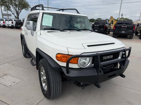 Used 2012 Toyota FJ Cruiser 4WD w/ Upgrade Pkg image 4