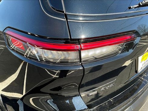 Used 2023 Jeep Grand Cherokee L Limited w/ Black Appearance Package image 23