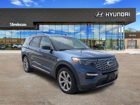 Used 2020 Ford Explorer Platinum w/ Premium Technology Package AWD/4WD image 3