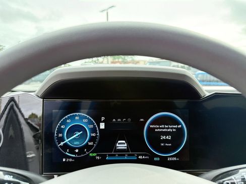 Used 2024 Hyundai Elantra Blue FWD image 21