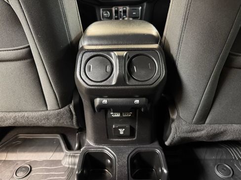 Used 2021 Jeep Wrangler Unlimited Sahara AWD/4WD image 17