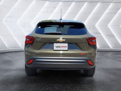 Used 2024 Chevrolet Trax LS w/ LS Convenience Package FWD image 5