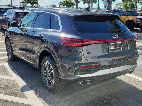 Certified 2025 Audi Q5 Premium w/ Convenience Package image 7