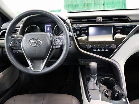 Used 2018 Toyota Camry LE image 17