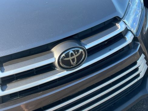 Used 2018 Toyota Highlander XLE FWD image 7