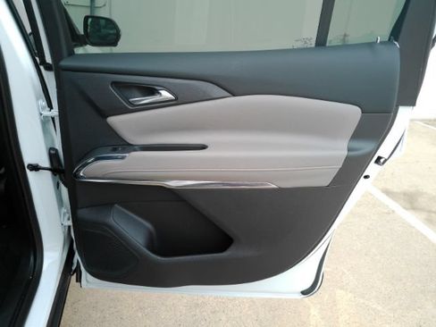 Used 2026 Chevrolet Traverse LT w/ Driver Confidence Package FWD image 24