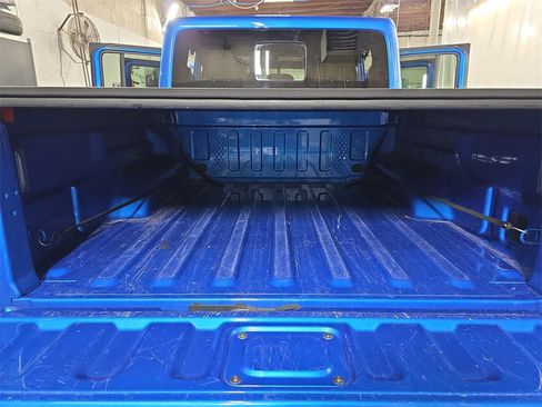 Used 2021 Jeep Gladiator Overland w/ Popular Equipment Package image 12