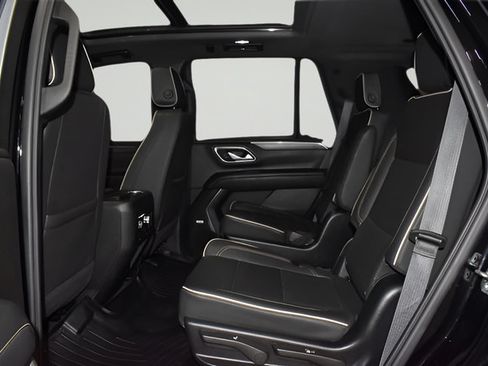 Used 2024 GMC Yukon SLT w/ SLT Premium Package AWD/4WD image 35