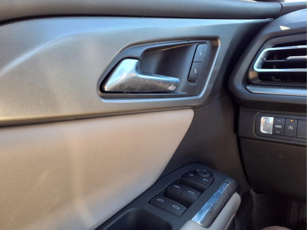 Used 2026 Chevrolet Traverse LT w/ Driver Confidence Package FWD image 19