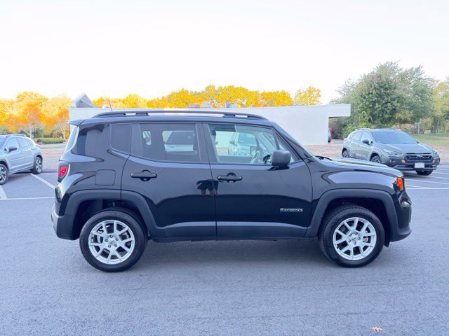 Used 2023 Jeep Renegade Latitude w/ Premium Group AWD/4WD image 5