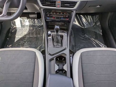 New 2026 Volkswagen Taos SE FWD image 19