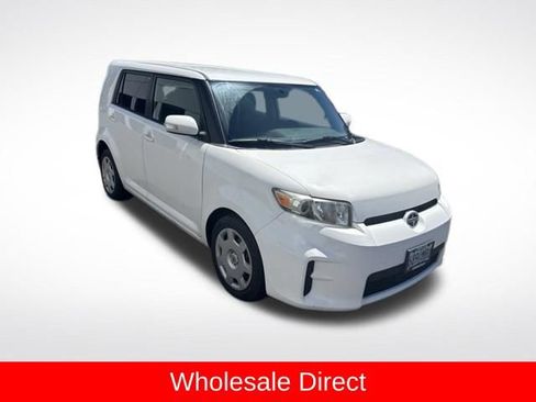 Used 2011 Scion xB FWD image 1