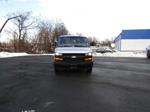 Used 2022 Chevrolet Express 2500 image 27