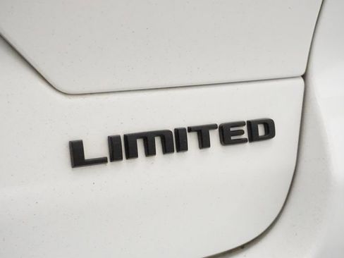 Certified 2023 Jeep Grand Cherokee Limited w/ Black Appearance Package image 13