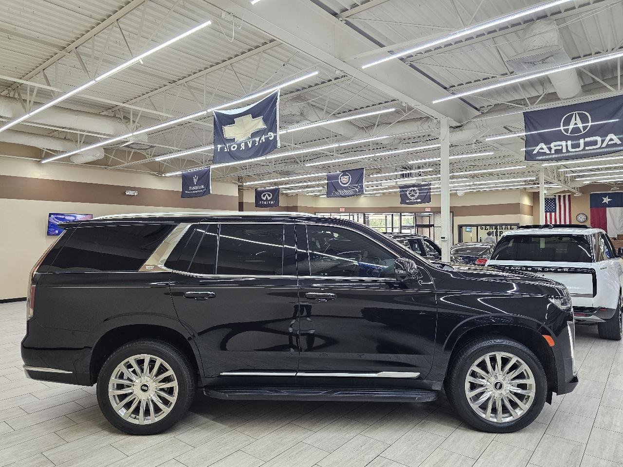 Used 2021 Cadillac Escalade Premium Luxury RWD image 5