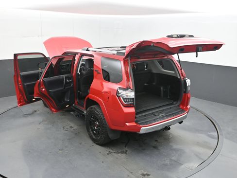 Used 2018 Toyota 4Runner TRD Off-Road Premium AWD/4WD image 44