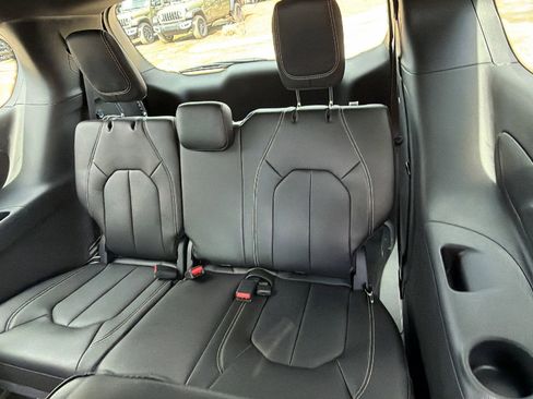 New 2026 Chrysler Pacifica Select w/ S Appearance Package FWD image 19