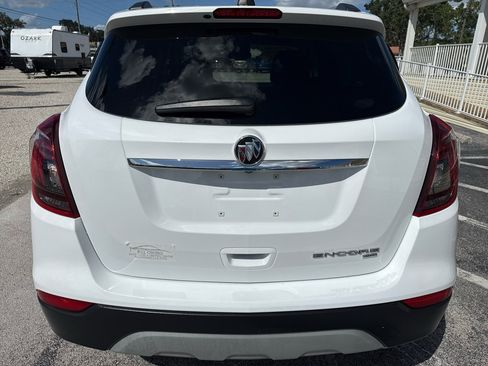 Used 2021 Buick Encore Preferred image 4