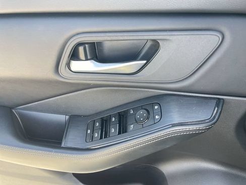 Used 2025 Nissan Rogue SV FWD image 22