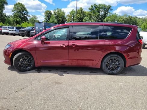 Used 2020 Chrysler Pacifica Touring-L w/ Advanced Safetytec Group AWD/4WD image 6