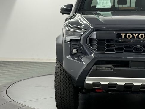 Used 2025 Toyota Tacoma Trailhunter image 4