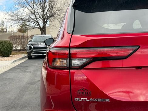Used 2024 Mitsubishi Outlander SE image 34
