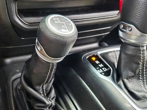 Used 2022 Jeep Gladiator Overland AWD/4WD image 12