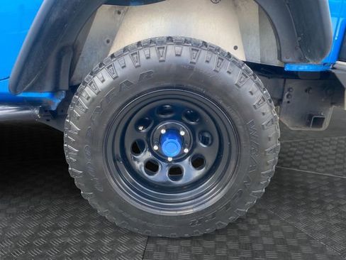 Used 2016 Jeep Wrangler Unlimited Sahara image 30