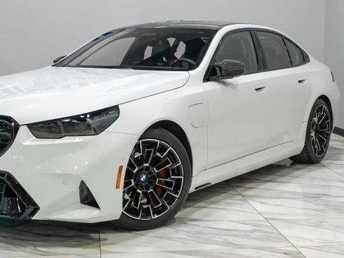 Used 2025 BMW M5 w/ Carbon Package AWD/4WD image 8
