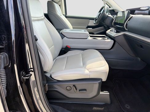 Certified 2025 Ford Expedition Active image 36