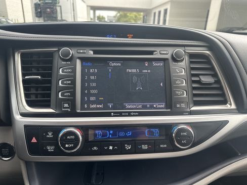 Used 2019 Toyota Highlander Limited AWD/4WD image 13