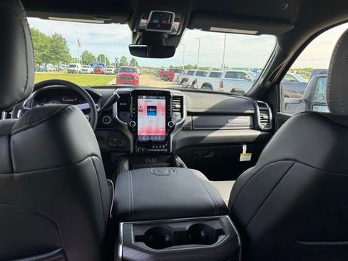 New 2026 RAM 2500 Laramie AWD/4WD image 32