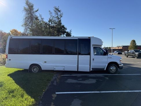 Used 2013 Ford E-450 and Econoline 450 Super Duty w/ Interior Upgrade Pkg image 5