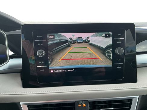 New 2025 Volkswagen Taos SE image 18