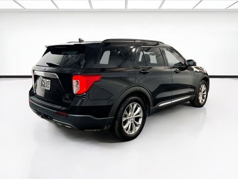 Used 2021 Ford Explorer XLT w/ Equipment Group 202A image 4