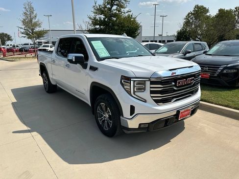 Used 2025 GMC Sierra 1500 SLT AWD/4WD image 4