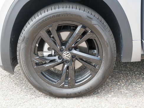 Used 2026 Volkswagen Atlas Cross Sport SEL R-Line AWD/4WD image 15