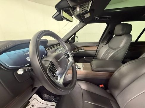 Used 2025 Land Rover Range Rover SE AWD/4WD image 12