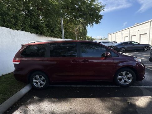 Used 2014 Toyota Sienna LE image 7