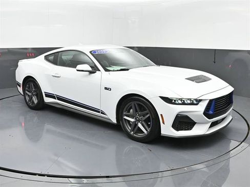 Certified 2025 Ford Mustang GT Premium RWD image 2