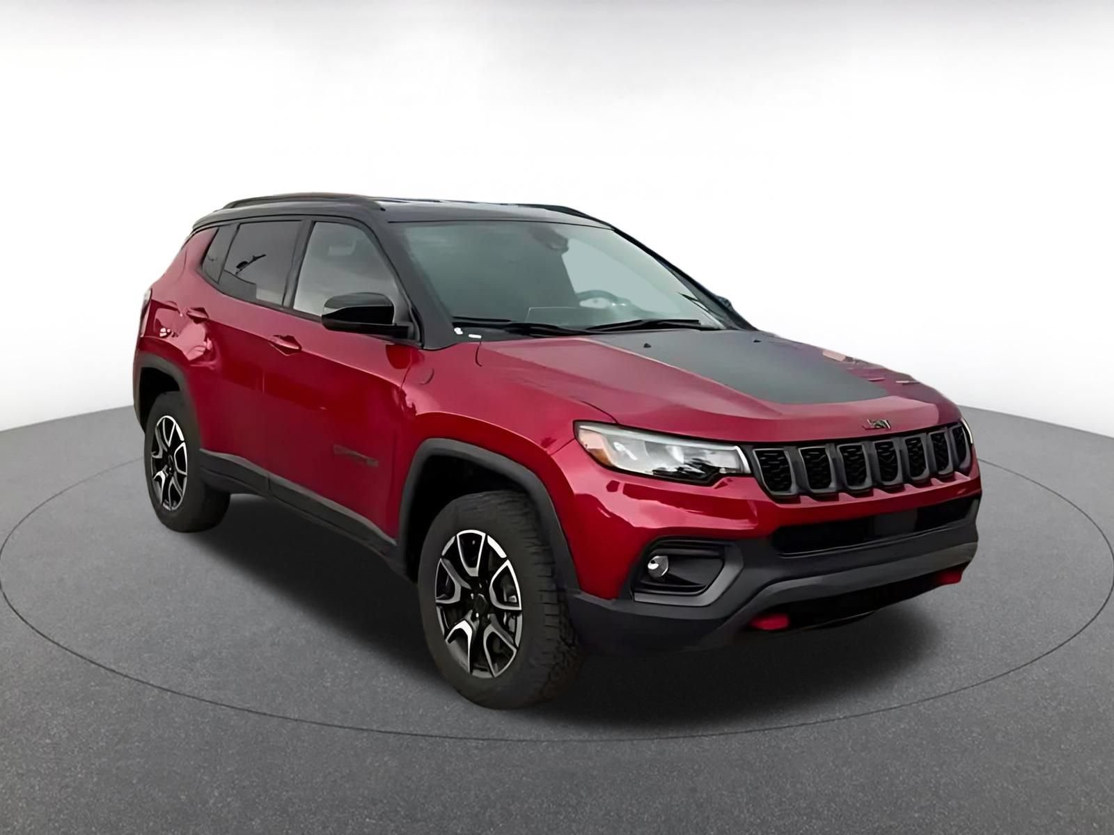 Used 2025 Jeep Compass Trailhawk AWD/4WD image 3