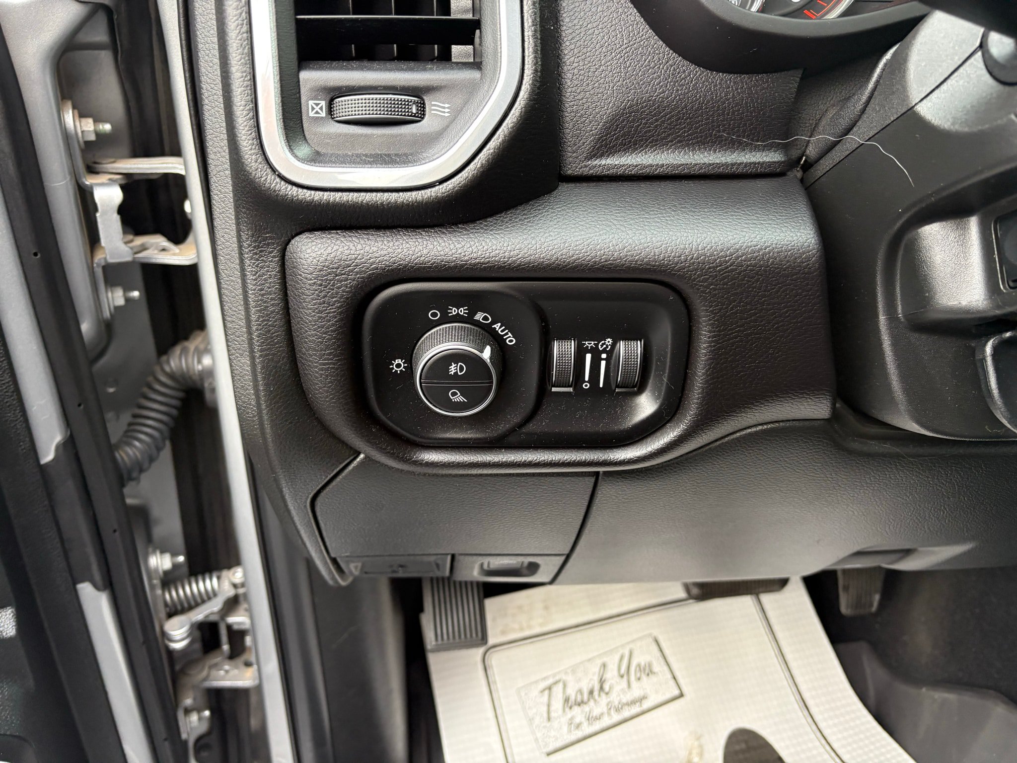 Used 2022 RAM 3500 Laramie AWD/4WD image 11