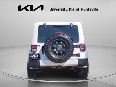 Used 2017 Jeep Wrangler Unlimited Sahara image 6