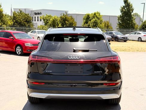 Used 2023 Audi e-tron Premium Plus w/ Premium Plus Package AWD/4WD image 12