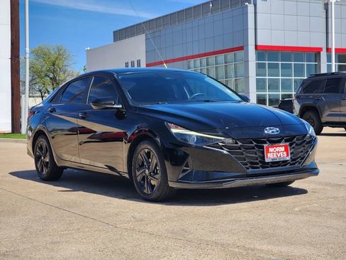 Used 2023 Hyundai Elantra SEL w/ Cargo Package FWD image 2