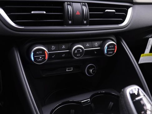 New 2025 Alfa Romeo Giulia AWD image 9