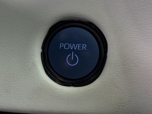 Used 2024 Toyota Tundra Capstone AWD/4WD image 28